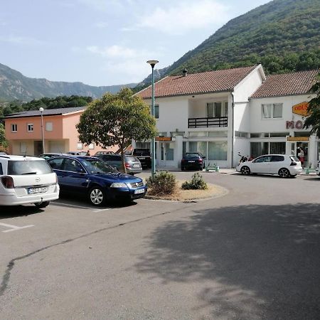 Motel And Restaurant Odusak Dreznjak Luaran gambar